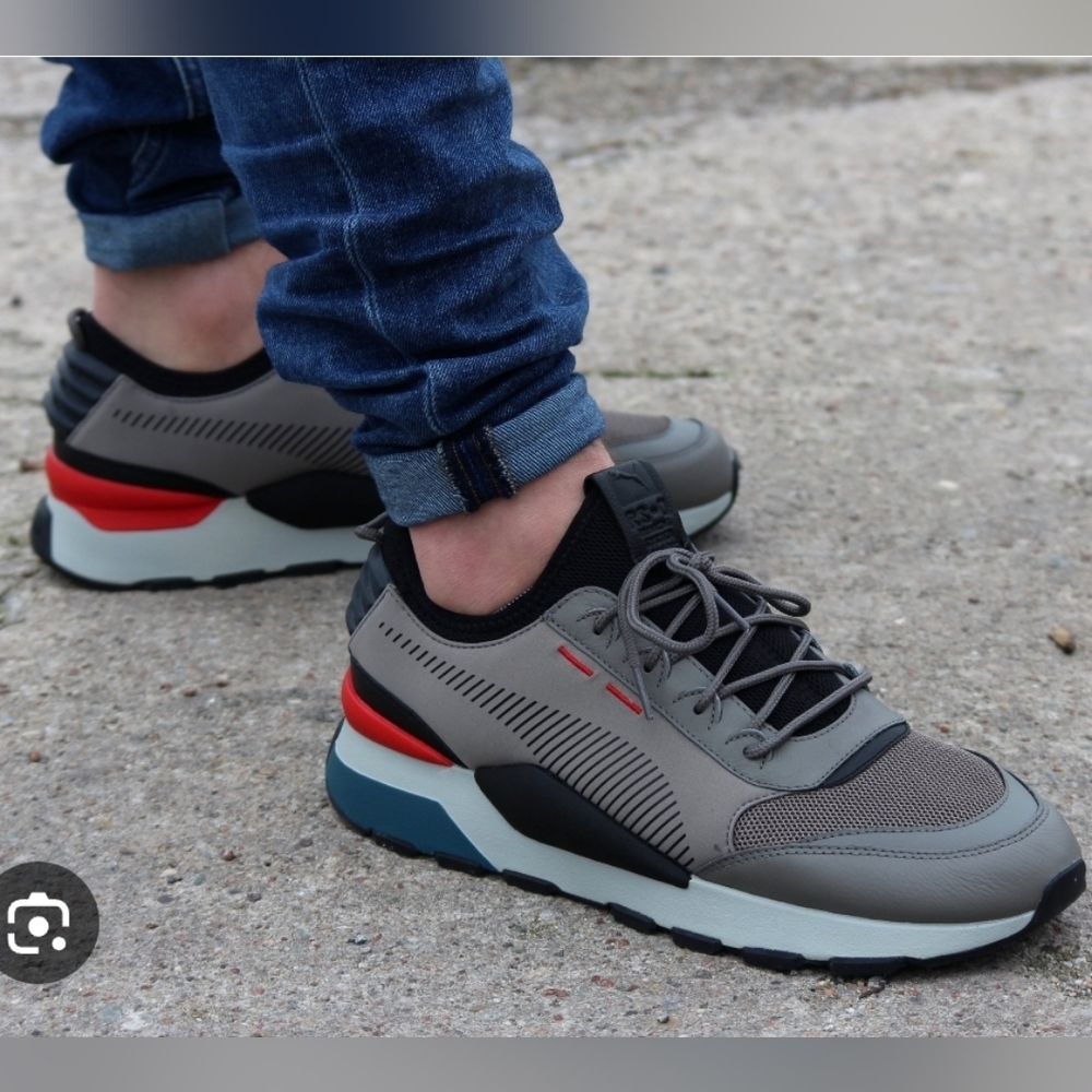 Puma Men's Sneakers in Gray and Red